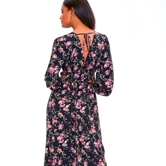 Size Small Floral print cut out maxi dress with black/multi. Model is 5’7. - Picture 3 of 3